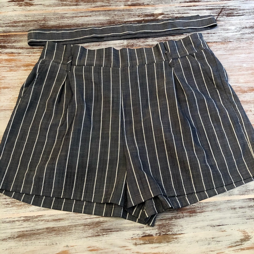 Forever 21 plus 3x grey striped shorts NWOT